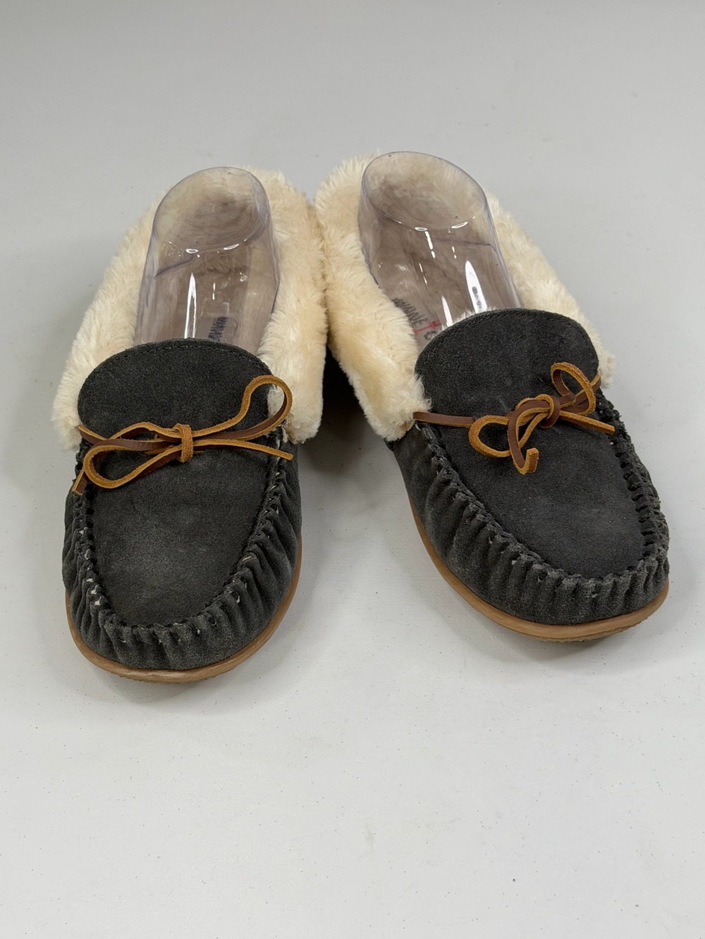MINNETONKA Women's Camp Collar Suede Faux Fur Lined Moccasin Slippers Gray-8